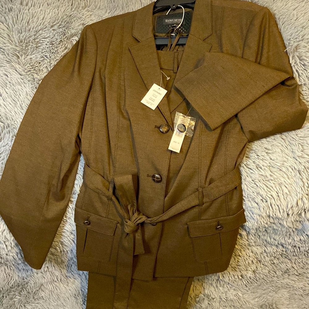 Pant suit